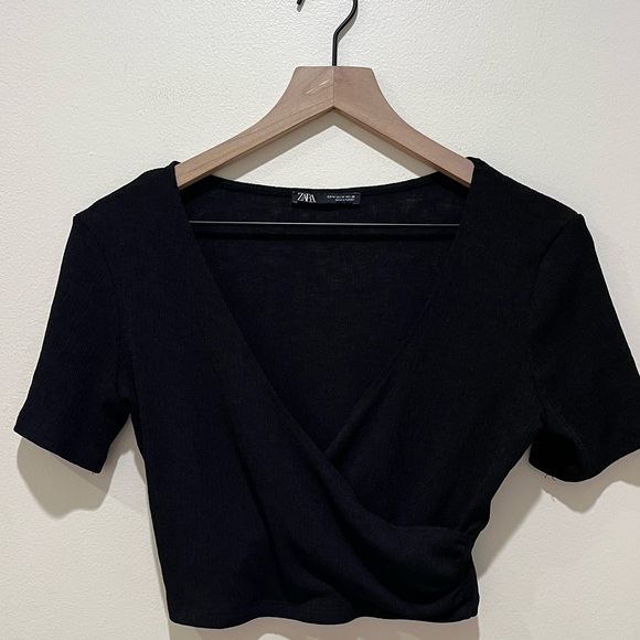 Zara Tops - Zara Black Low Cut Crop Top Knit Shirt - Women’s Size Medium